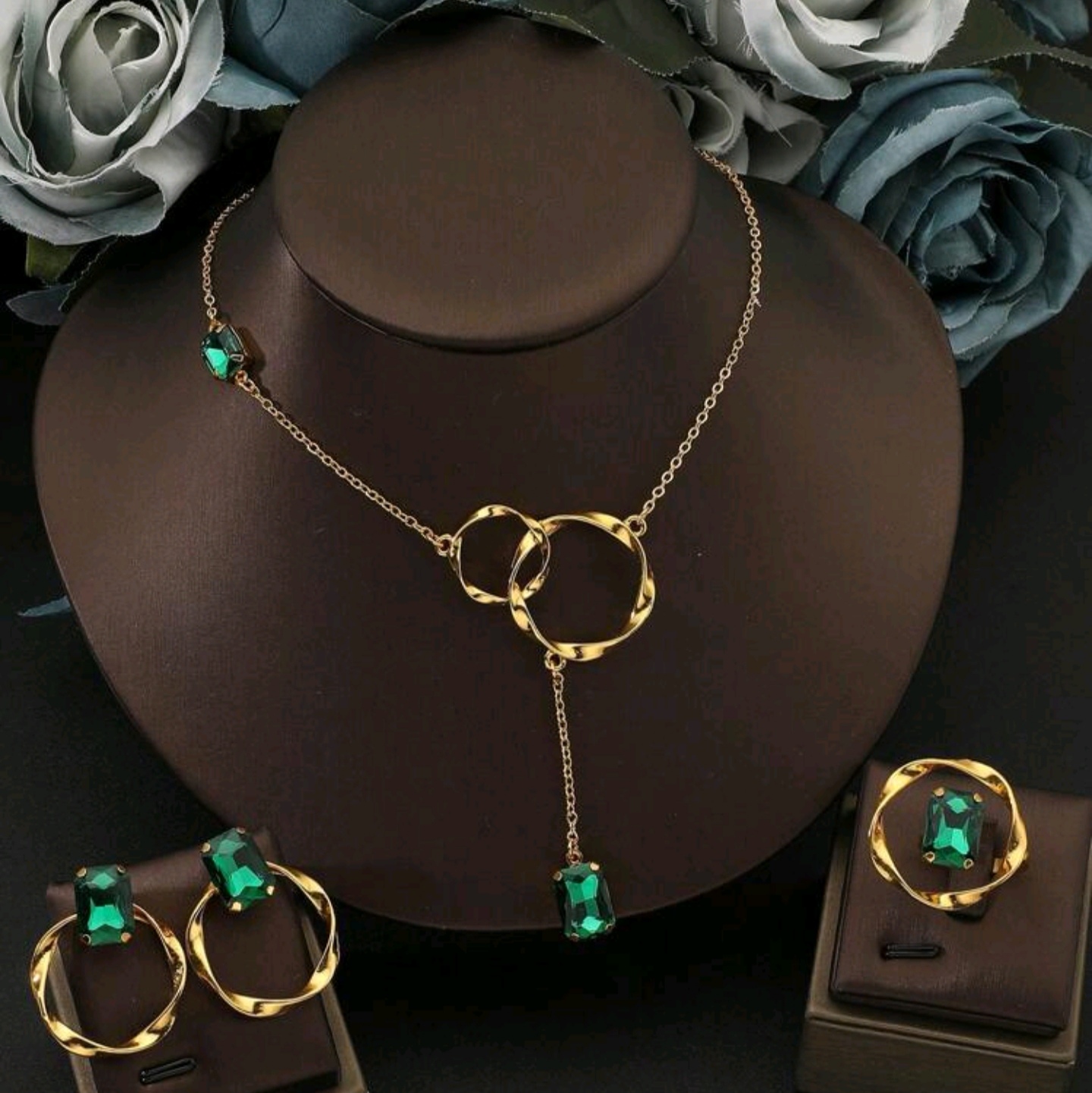 طقم مجوهرات
