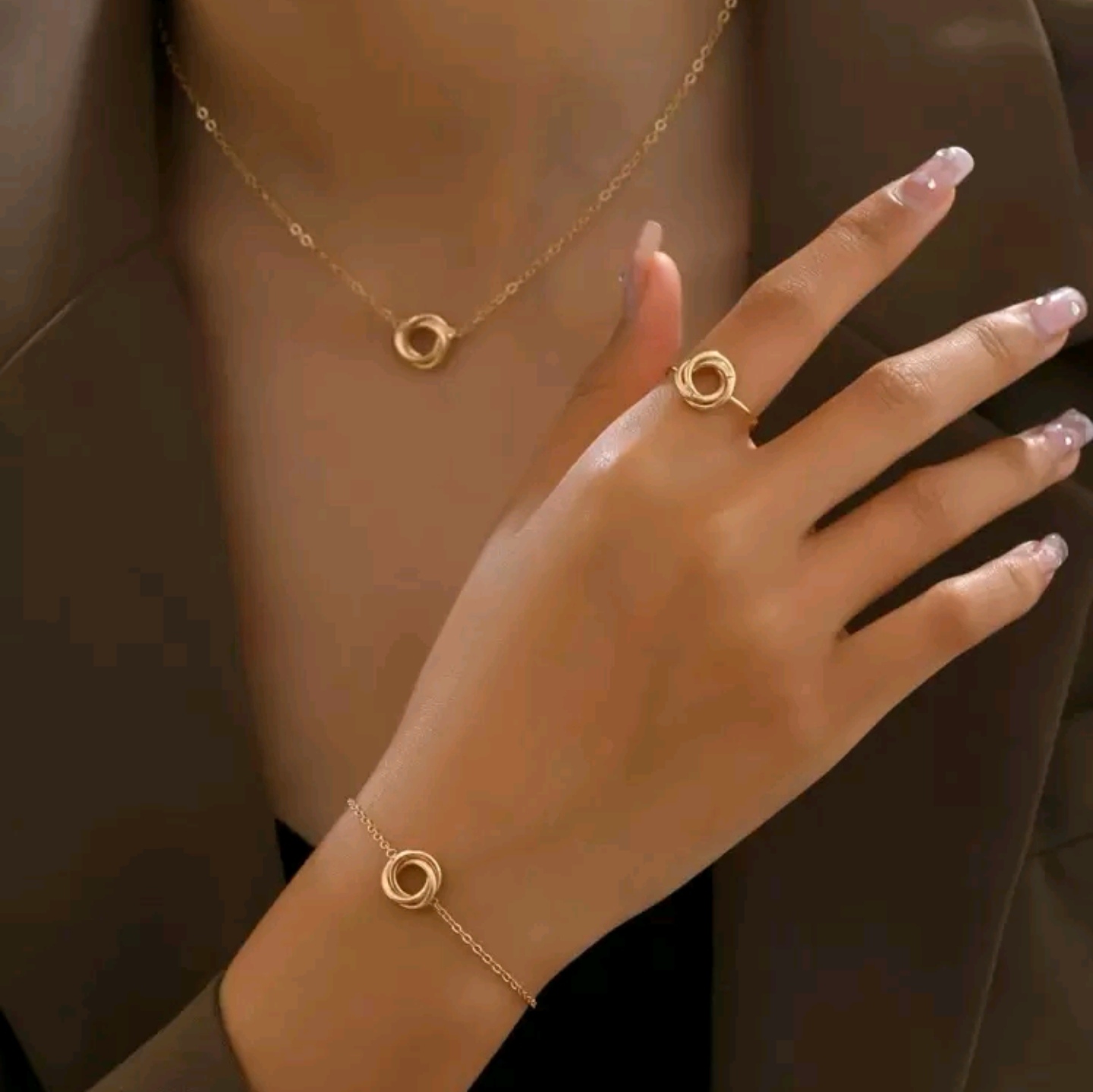 طقم مجوهرات عصري
