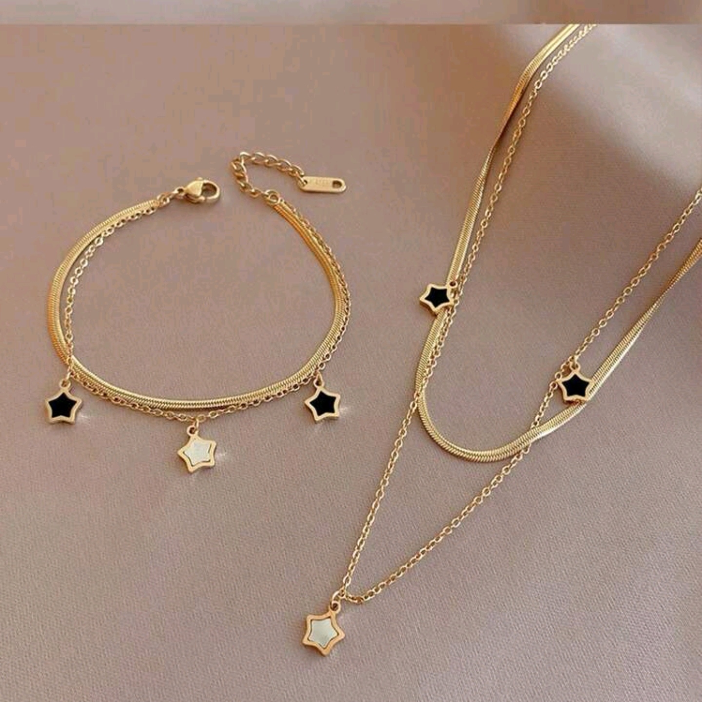 قلادة وسوار
